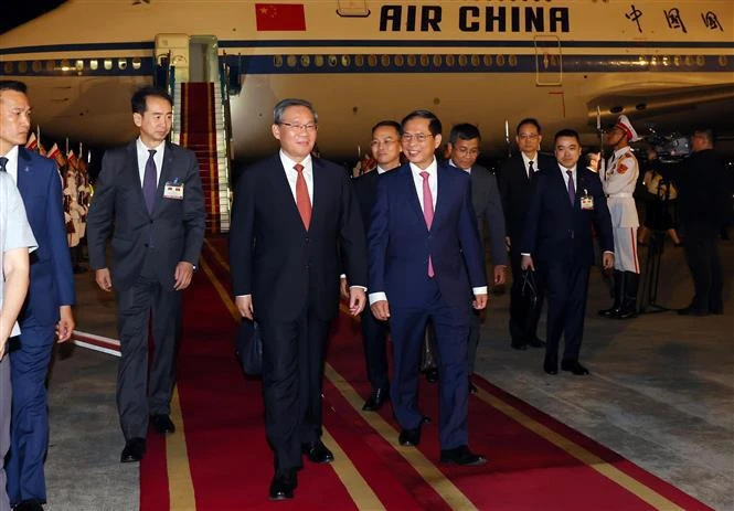 El Primer Ministro de China llega a Vietnam