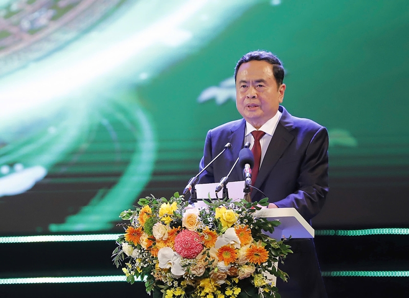 El Presidente del Parlamento destaca el papel de agricultores vietnamitas en la nueva era