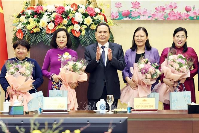 Homenaje a las diputadas a tiempo completo, funcionarias y trabajadoras del Parlamento