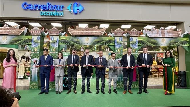 Presentan productos vietnamitas en cadena de supermercados Carrefour en Francia