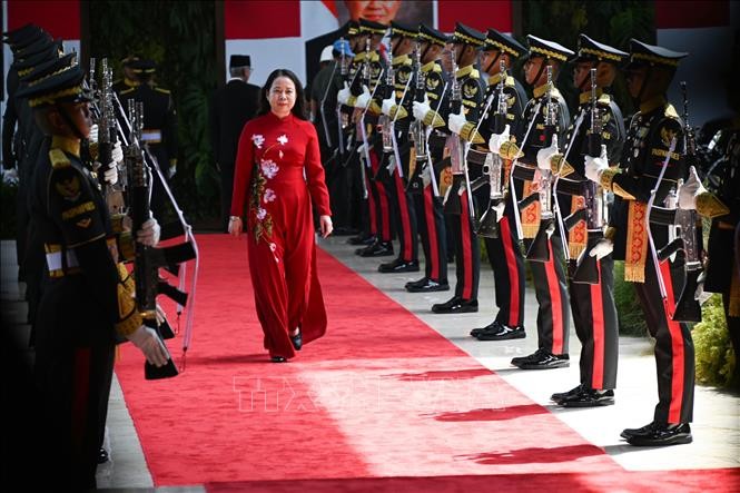 Vietnam fortalece la cooperación multilateral con Indonesia