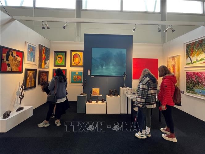 El arte vietnamita brilla en la Feria Internacional de Arte Affordable Art Fair en Londres
