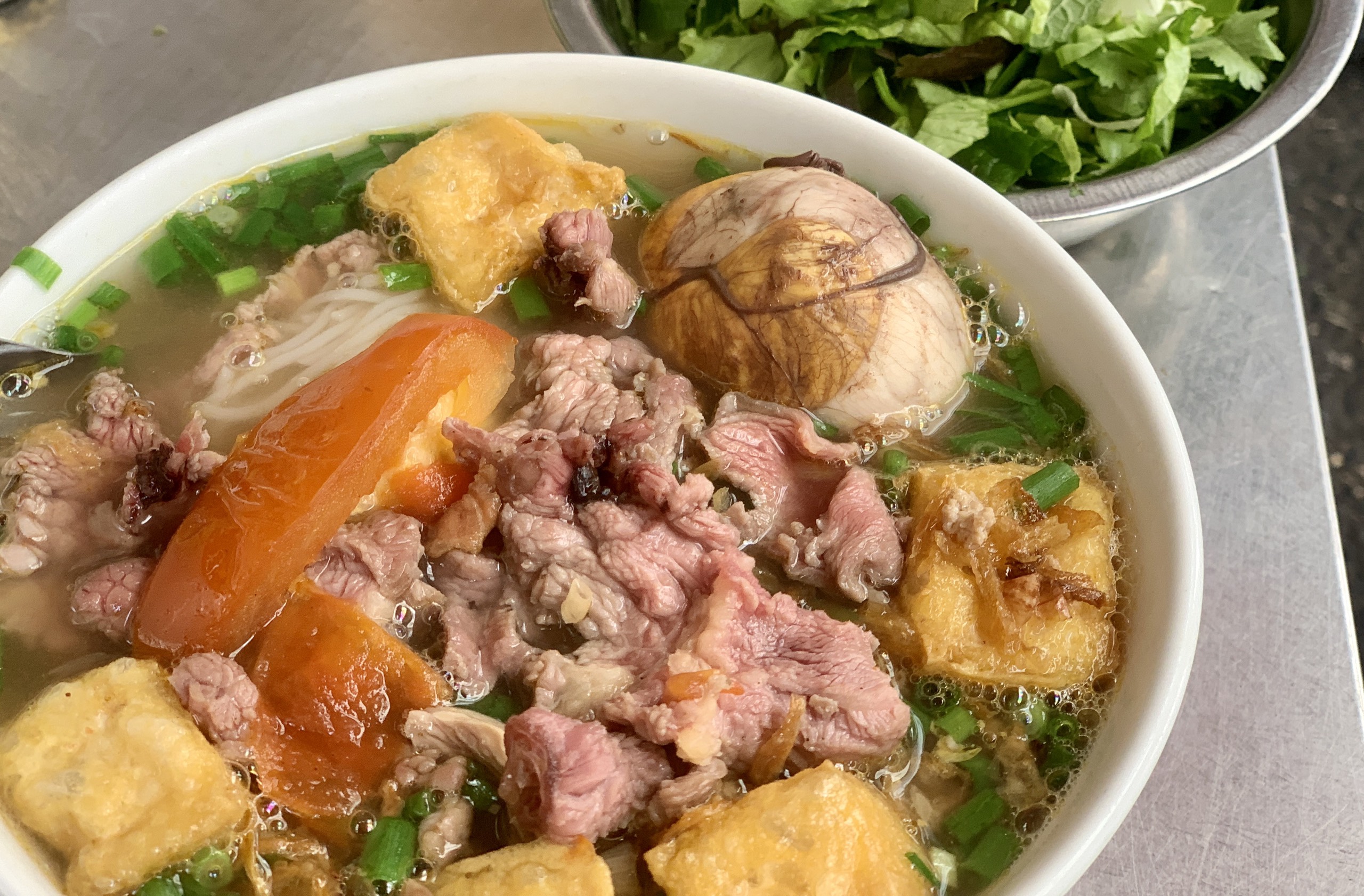 “Bun Rieu” con sabor auténtico en el casco antiguo de Hanói