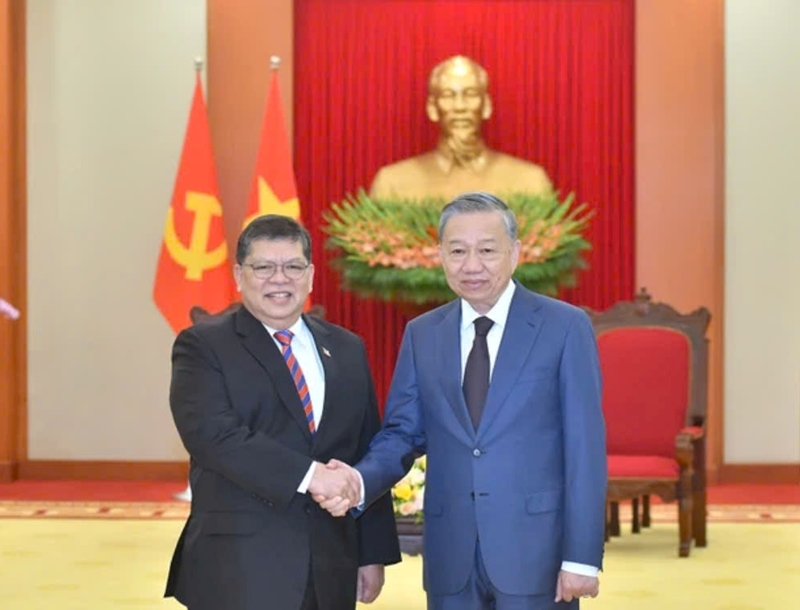El secretario general del Partido Comunista de Vietnam recibe al presidente de la Cámara de Representantes de Malasia