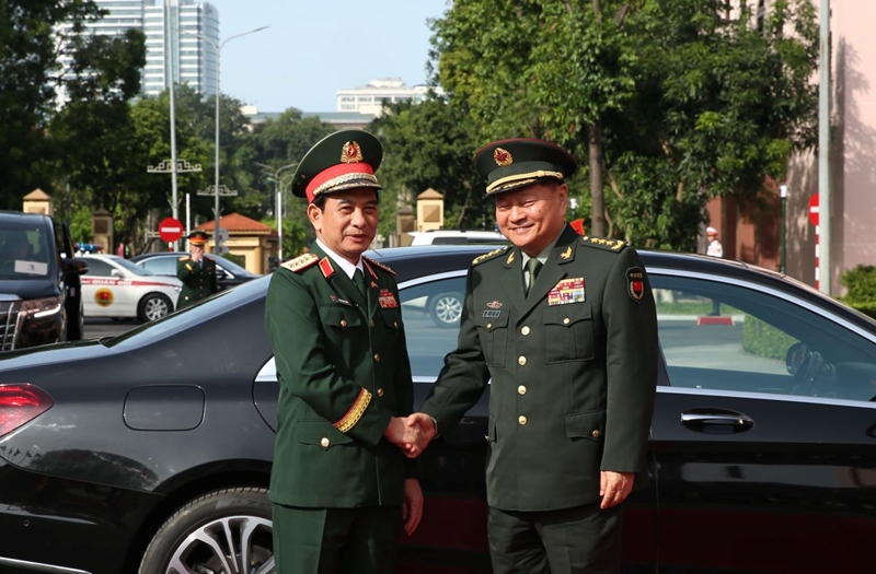 El vicepresidente de la Comisión Militar Central de China visita Vietnam para promover la cooperación en defensa