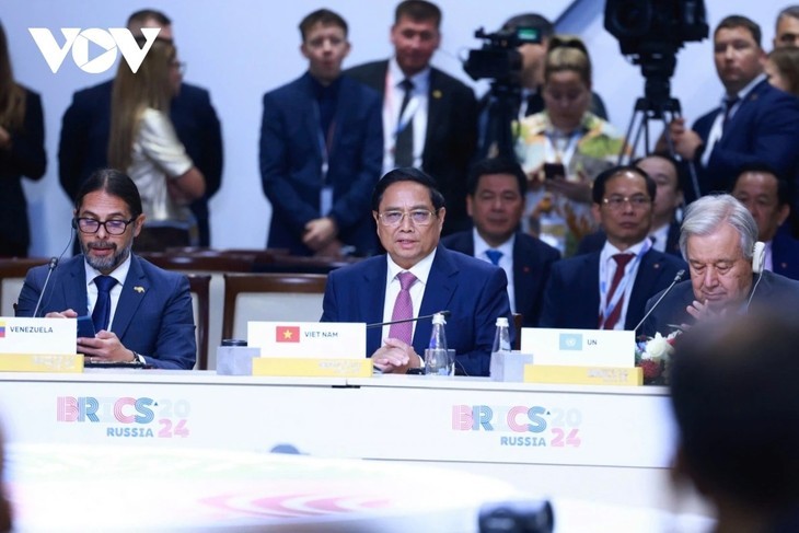 Primer ministro de Vietnam finaliza exitosamente su asistencia a la Cumbre ampliada del BRICS en Rusia
