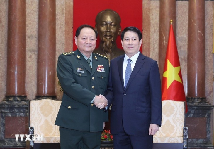 Presidente Luong Cuong se reúne con vicepresidente de la Comisión Militar Central de China