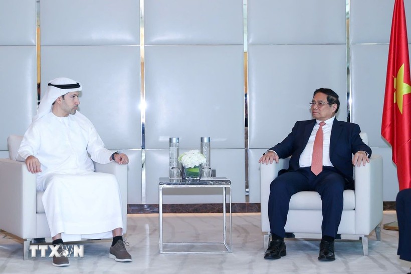 El Primer ministro insta a la colaboración entre Vietnam y el Centro Financiero Internacional de Dubái a ayudar para desarrollar los servicios financieros