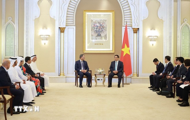 El Primer Ministro recibe a los jefes de varias corporaciones de los Emiratos Árabes Unidos