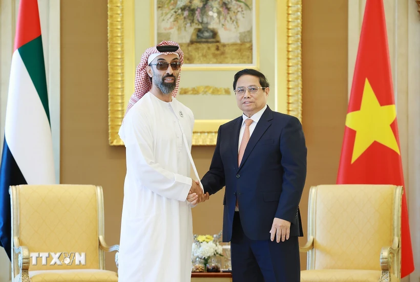 Vietnam dispuesto a crear condiciones favorables para los inversores emiratíes, afirma Minh Chinh