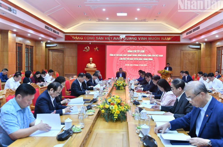 Exhortan a la Comisión de Comunicación y Educación del Comité Central del PCV seguir innovando