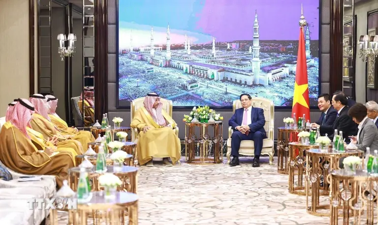 El primer ministro propone aumentar el volumen del comercio Vietnam-Arabia Saudita a 5 o incluso 10 mil millones de dólares
