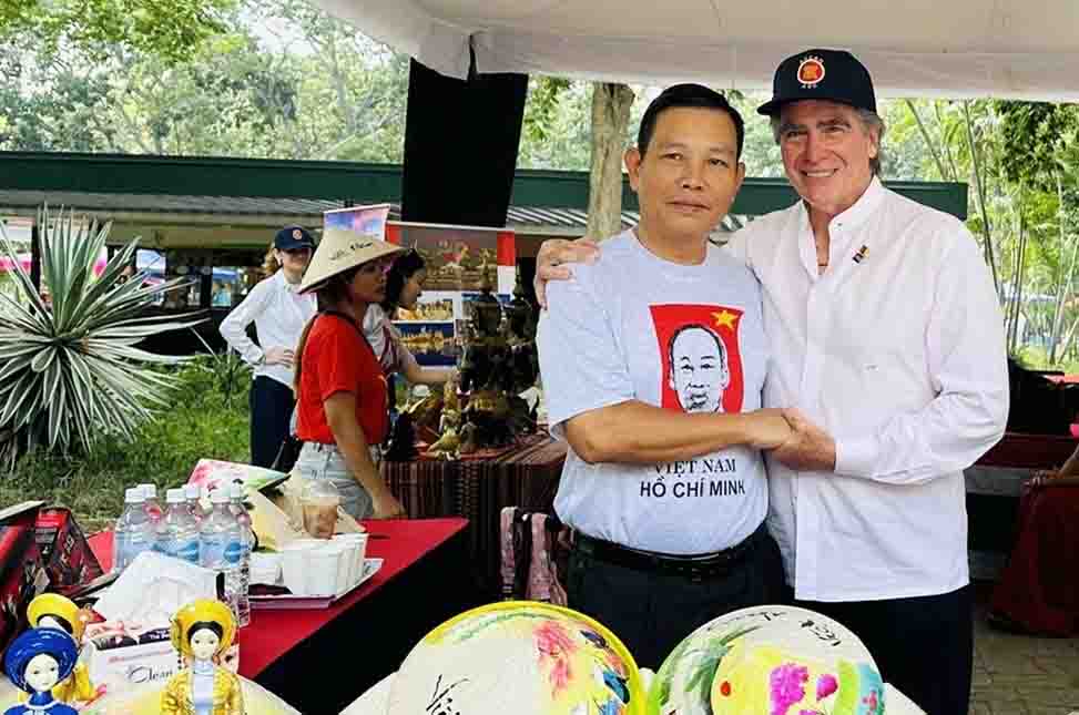 Rasgos peculiares de la cultura y gastronomía de Vietnam en el bazar de la ASEAN 2024 en Venezuela