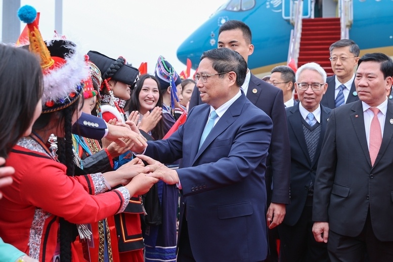 Primer Ministro llega a Kunming, iniciando visita de trabajo en China