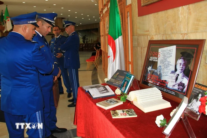 La Victoria de Dien Bien Phu Puente de enlace entre Vietnam y Argelia