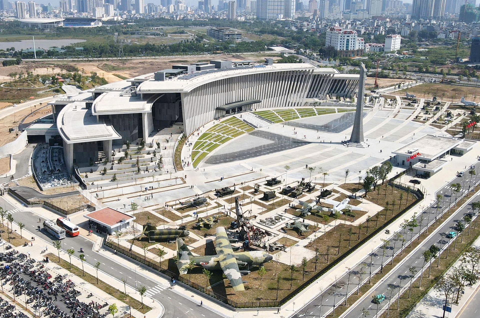 Explorar el Museo de Historia Militar de Vietnam