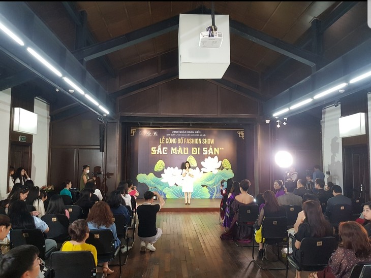 “Colores del Patrimonio” Un desfile de moda en Hanói para celebrar el Día del Patrimonio Cultural de Vietnam