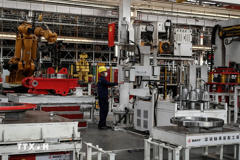 Las empresas chinas desplazan capital hacia el exterior mientras disminuye la inversión extranjera en el país