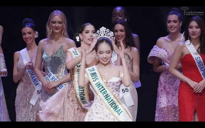 La representante de Vietnam coronada Miss Internacional 2024