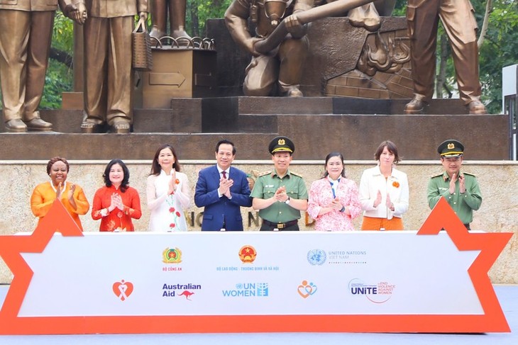 Lanzan en Vietnam Mes de Acción por la igualdad de género