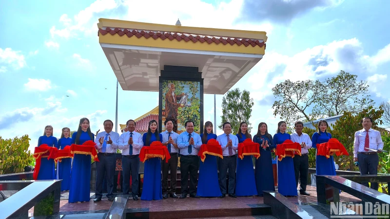 Inauguración del monumento conmemorativo del Tío Ho con el caimito en el sur de Vietnam