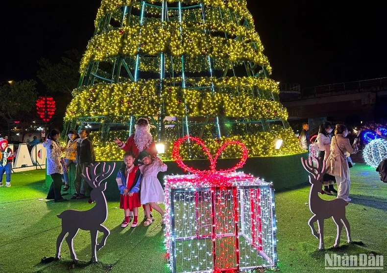 Da Nang celebra el festival de Navidad y la acogida del Año Nuevo en 20 días