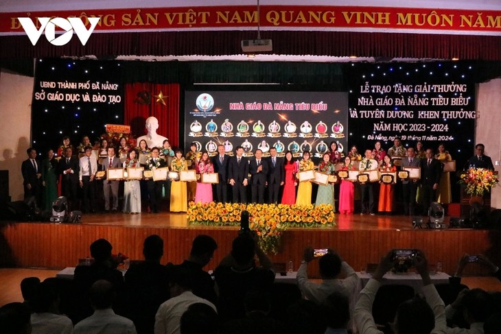 Vibrantes actividades en todo el país con motivo del Día del Maestro en Vietnam