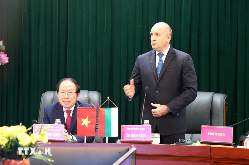 Presidente búlgaro recorre por la ciudad norvietnamita de Hai Phong