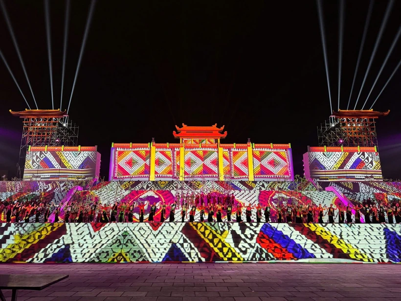 Inauguración del Tercer Festival de Ninh Binh con el tema “Flujo del Patrimonio”