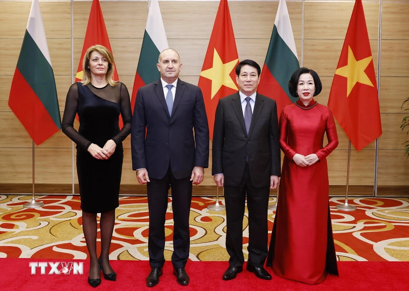 El Presidente de Bulgaria concluye su visita a Vietnam