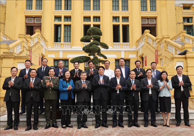 Presidente de Vietnam trabaja con funcionarios del Tribunal Popular Supremo