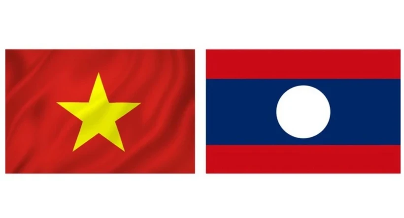 Líderes vietnamitas felicitan a Laos por su 49º aniversario del Día Nacional