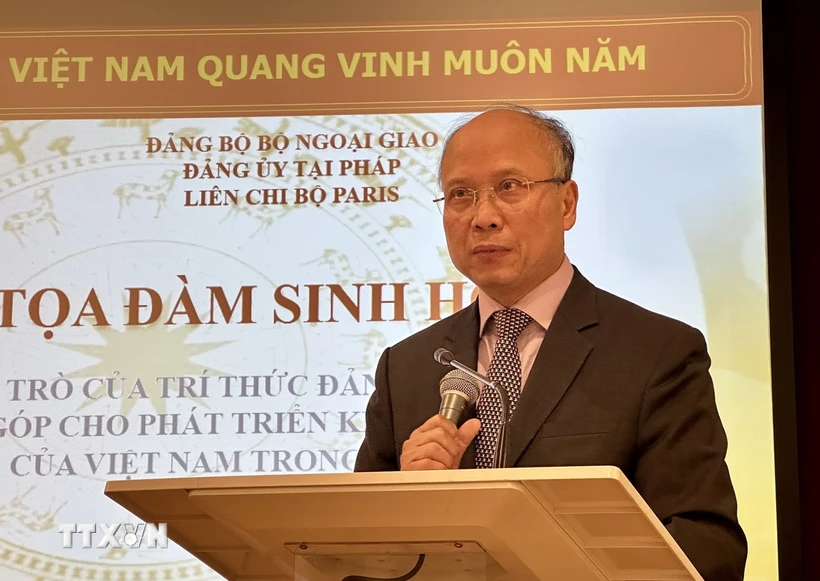 Intelectuales vietnamitas en Francia esperan contribuir al desarrollo de la patria