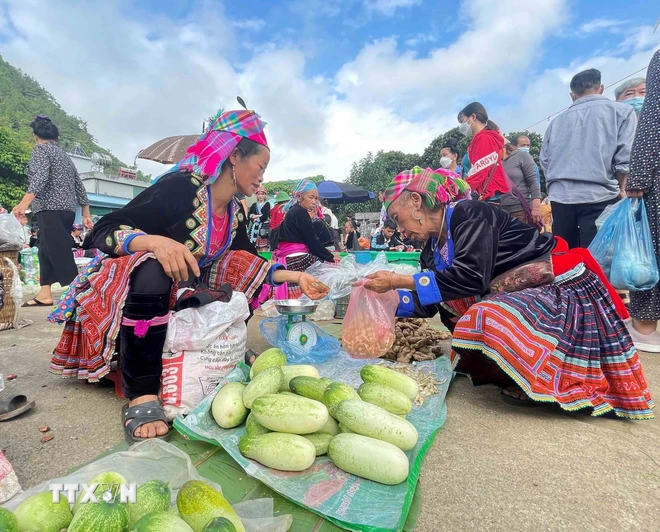 El mercado montañés de pueblos étnicos se recrea para la celebración del Año Nuevo