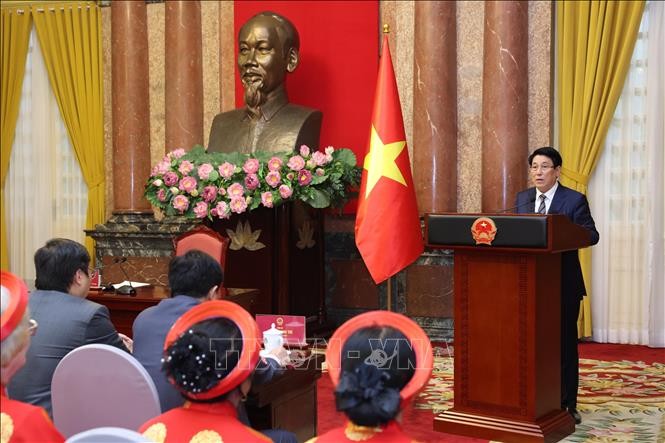 Presidente de Vietnam destaca rol de mujeres vietnamitas en la nueva era del país