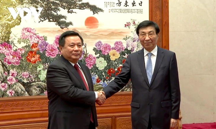 Aumenta el intercambio teórico entre Partidos Comunistas de Vietnam y China