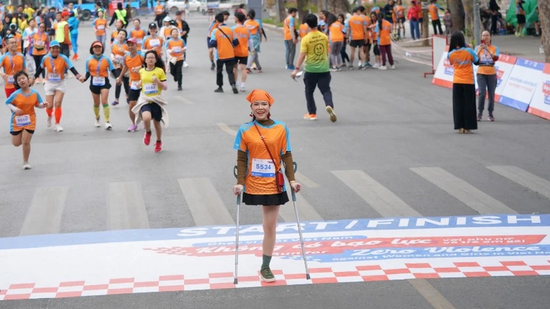 Más de 2000 personas corren en Hanói por la cero violencia contra las mujeres y las niñas