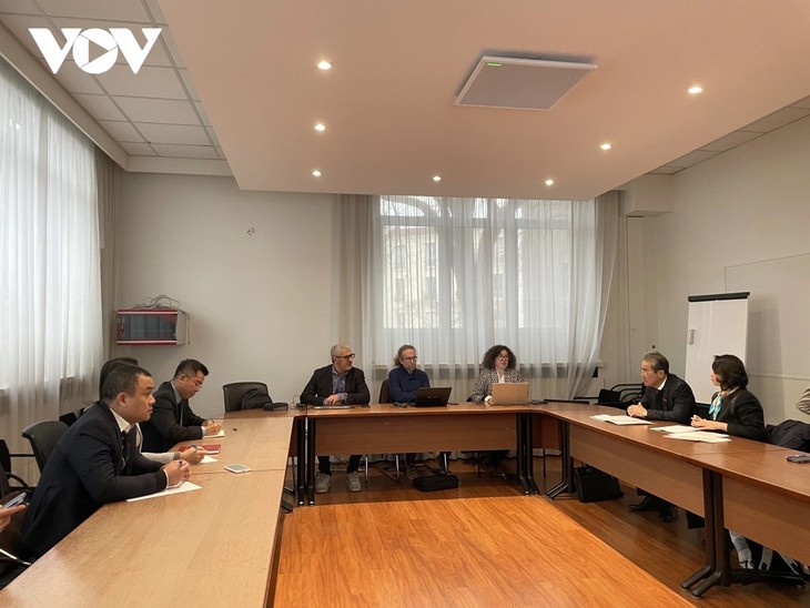 Actividades de la delegación del Comité de Peticiones de Vietnam en Francia