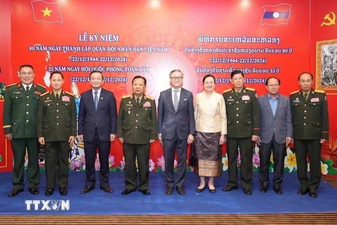 Ceremonia en Laos recuerda 80 años de historia del Ejército Popular de Vietnam