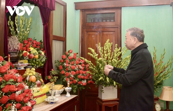 Vietnam - Ho Chi Minh se ha convertido en un símbolo inseparable, ensalza el secretario general del PCV