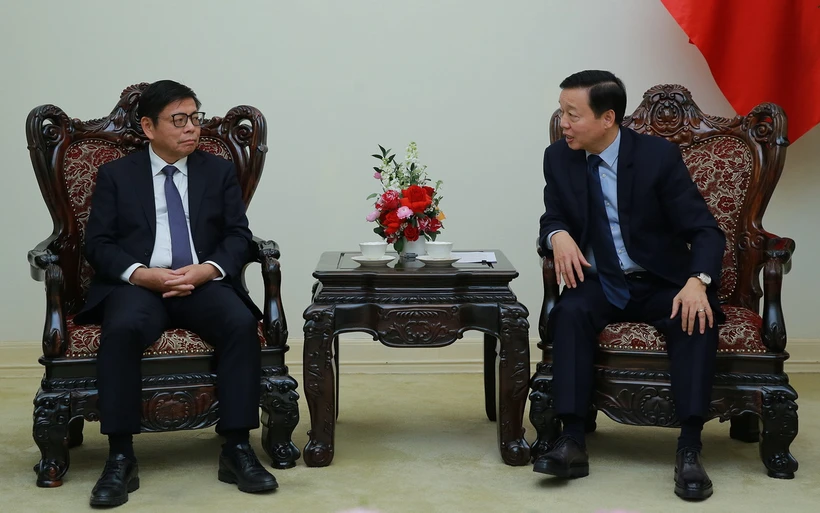 El viceprimer ministro recibe al líder de Comunicaciones y Señales Ferroviarias de China