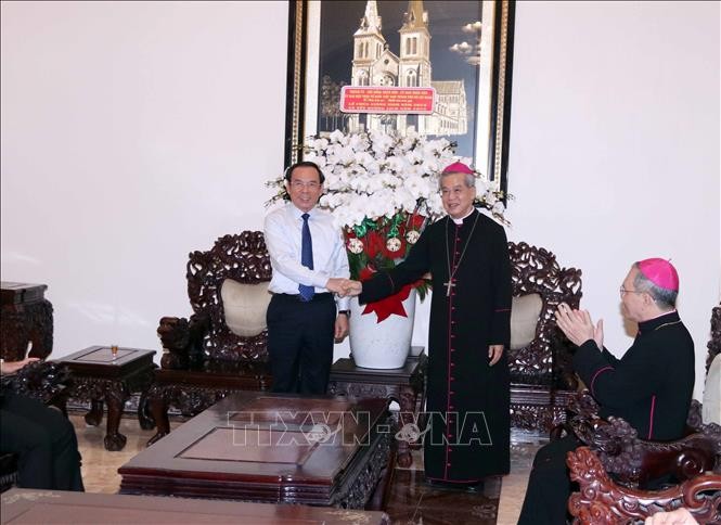 Las autoridades de Ciudad Ho Chi Minh felicitan la Navidad 2024