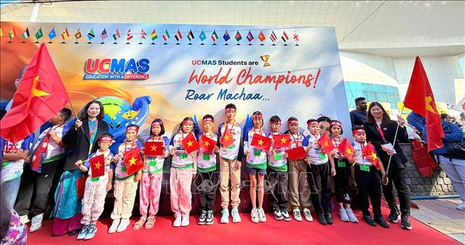 Los 12 estudiantes vietnamitas seleccionados entre 10 000 candidatos a nivel nacional han ganado premios en la UCMAS 2024