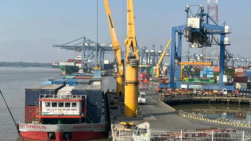 Vietnam logra 745 mil millones de dólares por concepto de comercio exterior