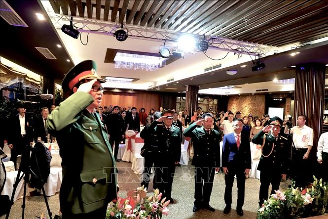 Veteranos vietnamitas en Alemania conmemoran aniversario de Ejército Popular
