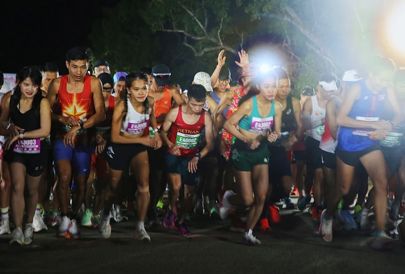 Atletas vietnamitas triunfan en la última etapa de la carrera de maratón Viettel Marathon en Camboya