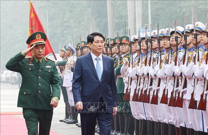 El Presidente de Vietnam asiste a la Conferencia Político-Militar del Ejército Popular