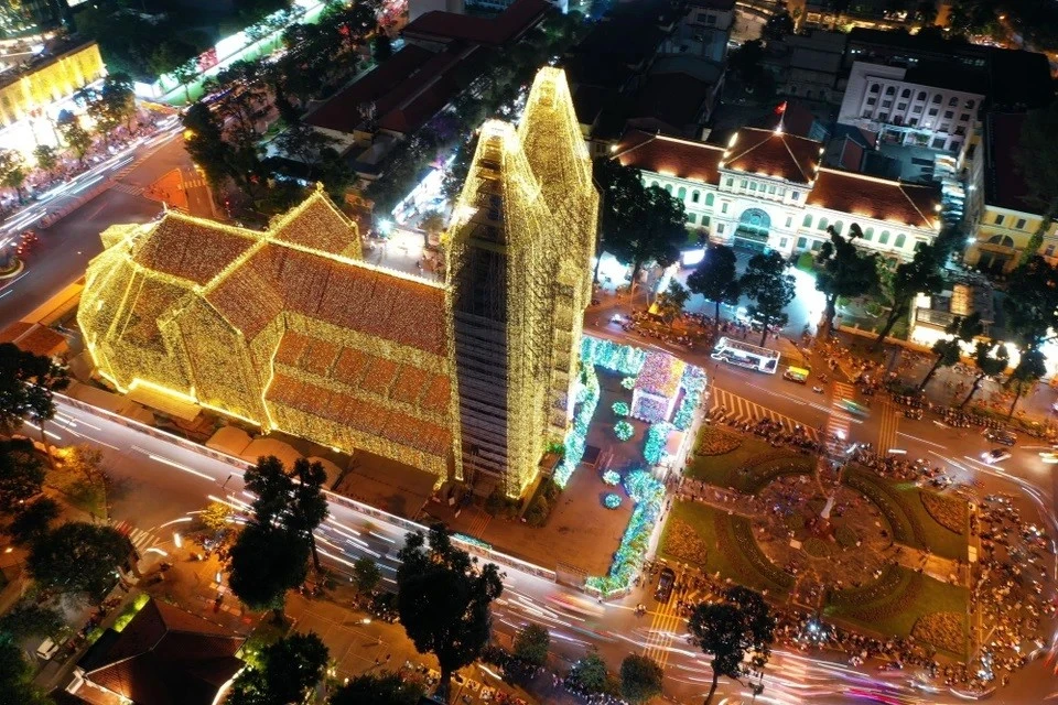 Ambiente navideño se esparce en Ciudad Ho Chi Minh