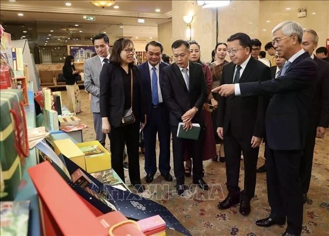 Vietnam y Laos maximizan potencial de cooperación comercial e inversionista